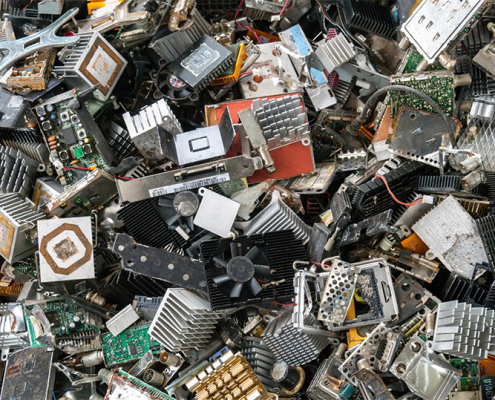Tas de déchets d'équipement électronique et électrique